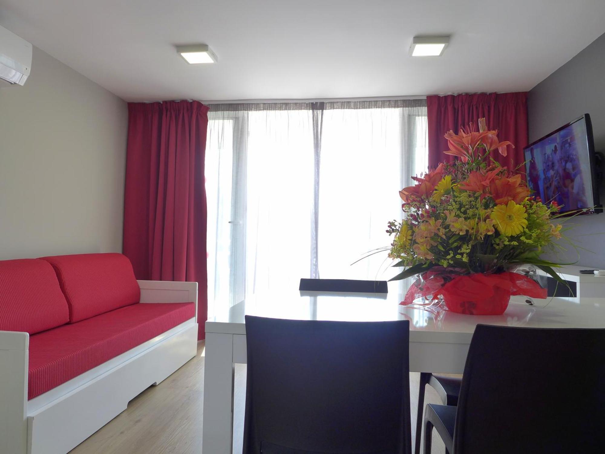 Rentalmar Navarra Family Suites Salou Cameră foto